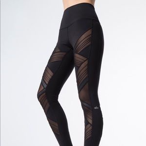 NWT Alo Yoga Ultimate High Waist Legging - XS